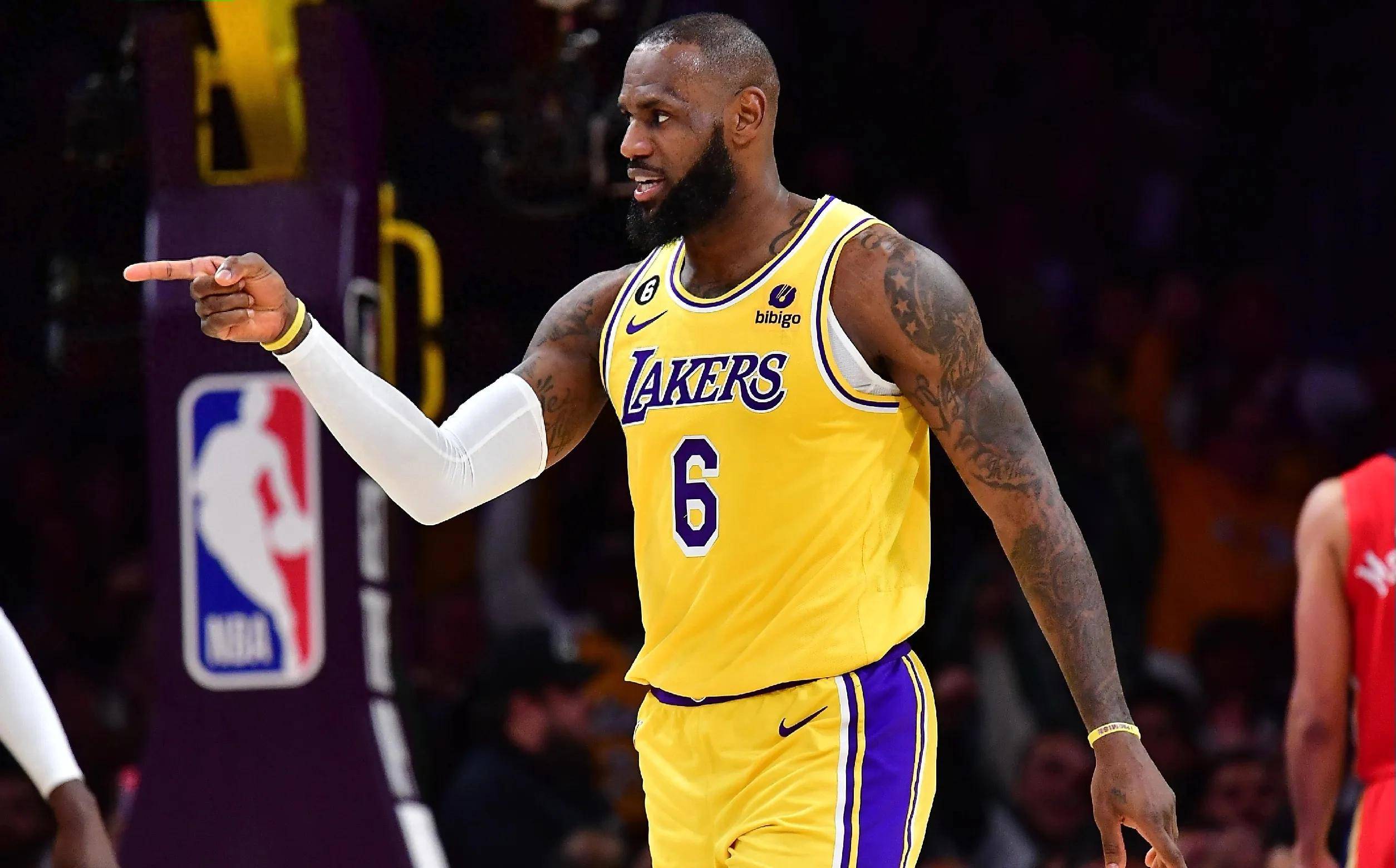 开云体育入口网址 -詹姆斯迎来二十赛季高光表现，热火球迷沸腾！的简单介绍