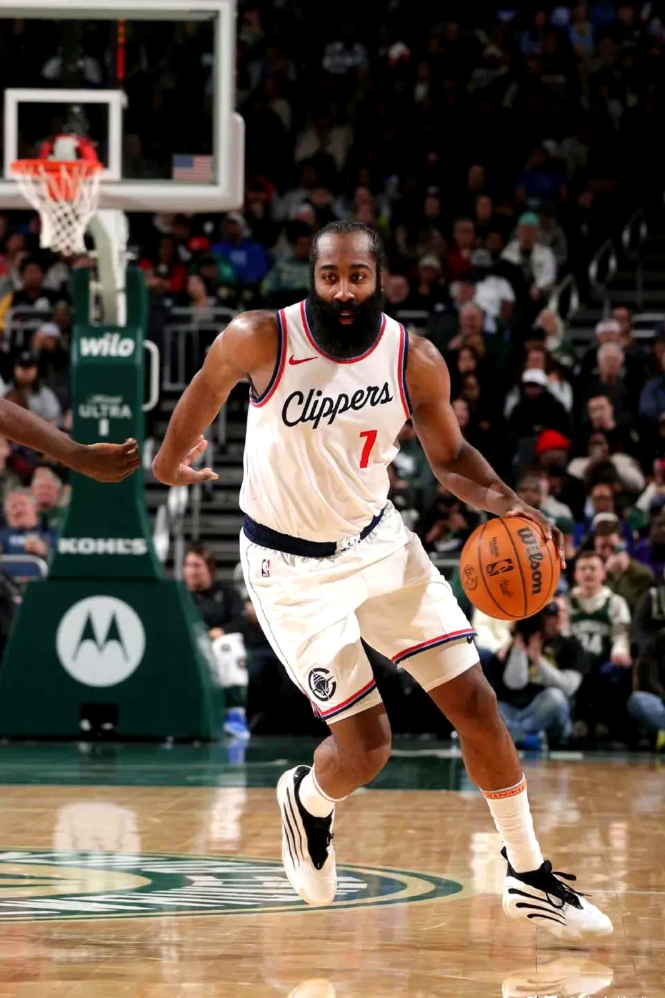 开云体育入口网址 -包含哈登回归赛场，出色防守首场状态亮眼，尤文图斯观众沸腾！的词条